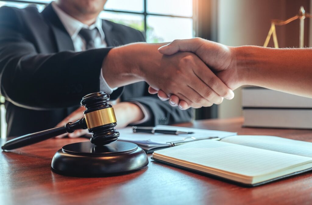 Ile kosztuje obsługa prawna dużych firmy? Czy warto?